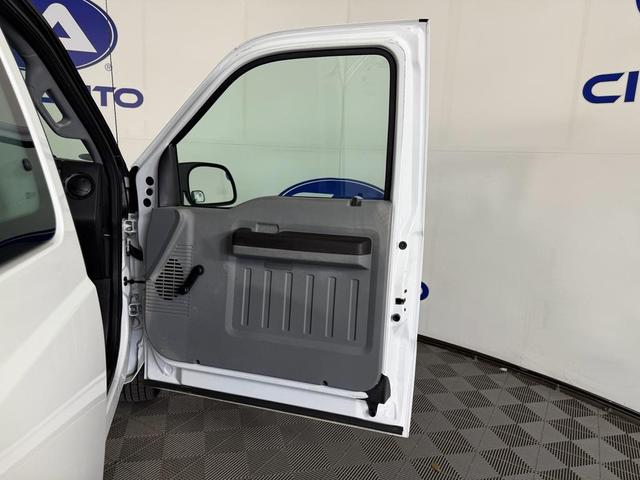 Photo of 2015 Oxford White Ford F-250