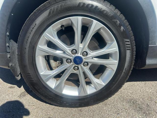 Photo of 2018 Oxford White Ford Escape