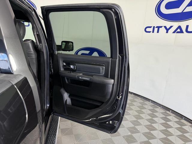 Photo of 2016 Brilliant Black Crystal Pearlcoat RAM 1500