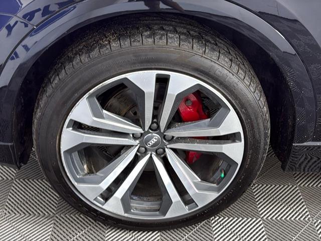 Photo of 2019 Orca Black Metallic Audi Q8