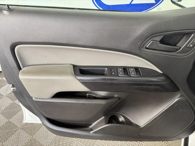 Photo of 2019 Summit White Chevrolet Colorado