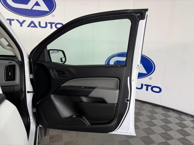 Photo of 2019 Summit White Chevrolet Colorado
