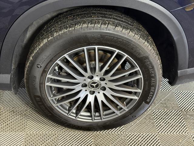 Photo of 2023 Black Mercedes-Benz GLC 300