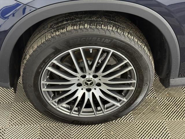 Photo of 2023 Black Mercedes-Benz GLC 300