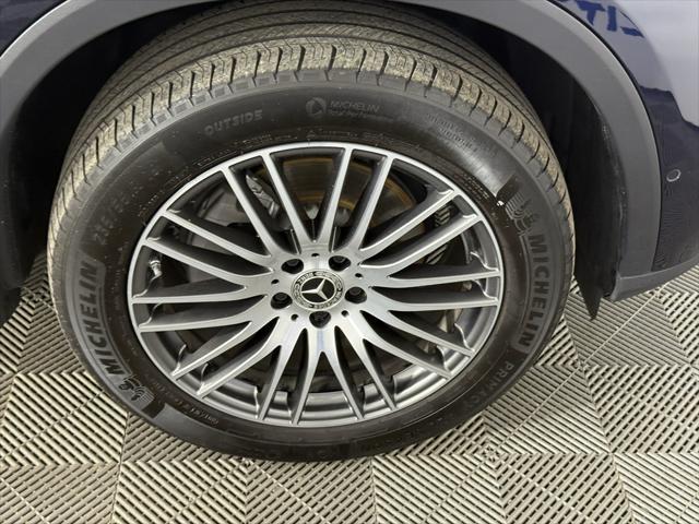 Photo of 2023 Black Mercedes-Benz GLC 300