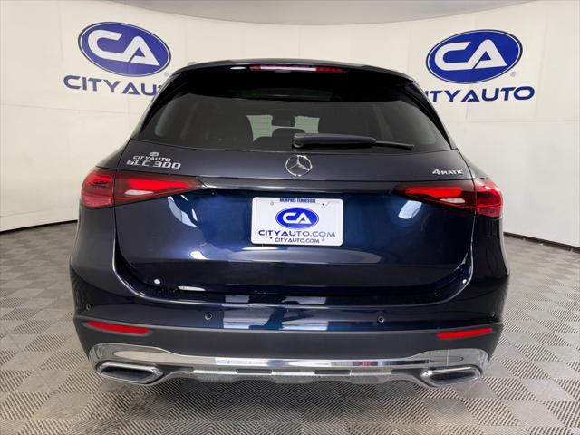 Photo of 2023 Black Mercedes-Benz GLC 300