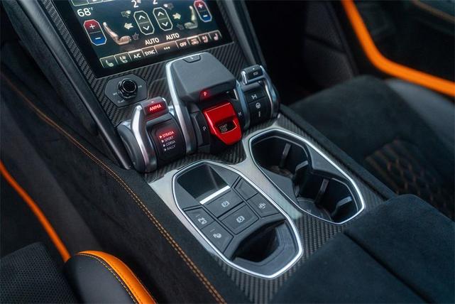 Photo of 2024 Arancio Borealis Metallic Lamborghini Urus
