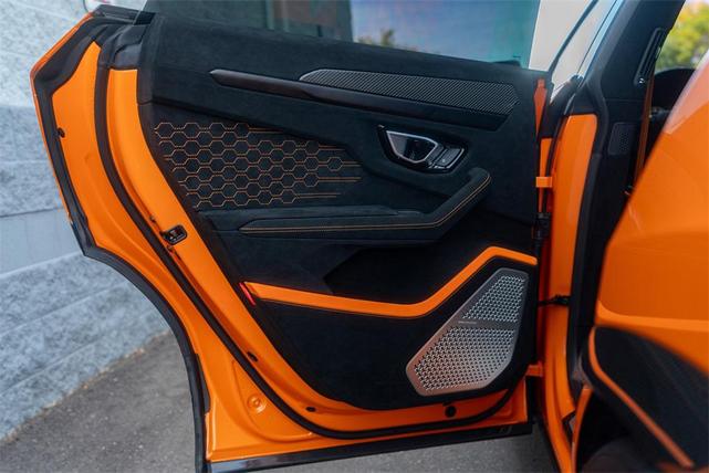 Photo of 2024 Arancio Borealis Metallic Lamborghini Urus