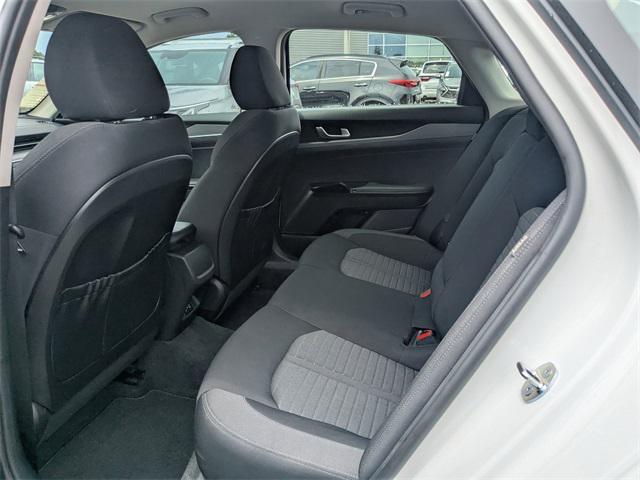 Photo of 2025 Snow White Pearl Kia K5