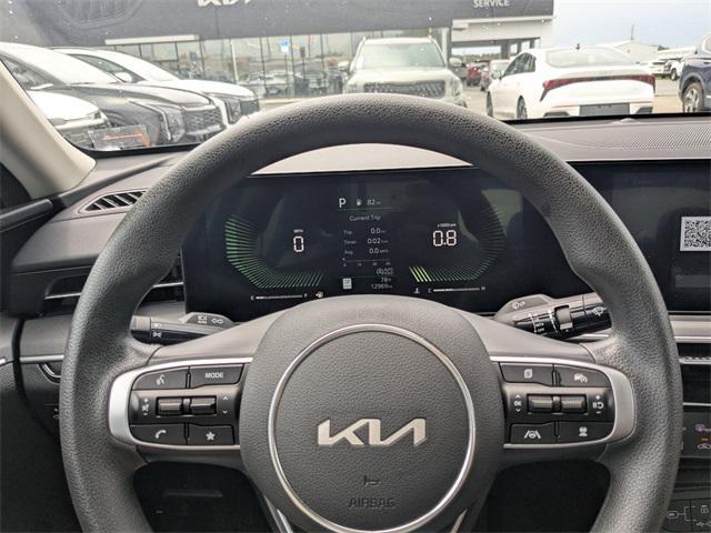 Photo of 2025 Snow White Pearl Kia K5
