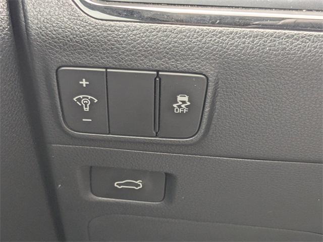 Photo of 2025 Snow White Pearl Kia K5