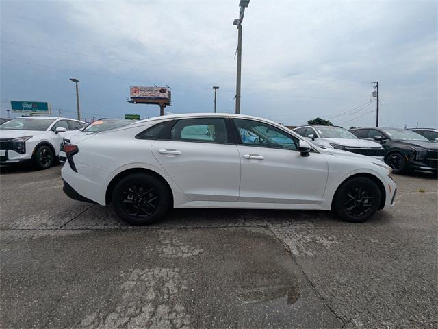 Photo of 2025 Snow White Pearl Kia K5
