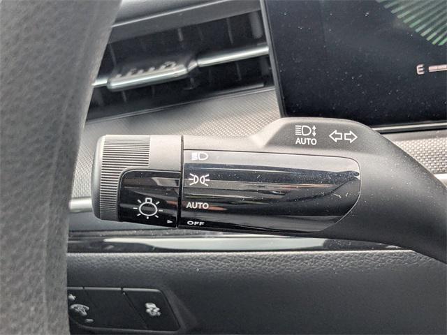 Photo of 2025 Snow White Pearl Kia K5