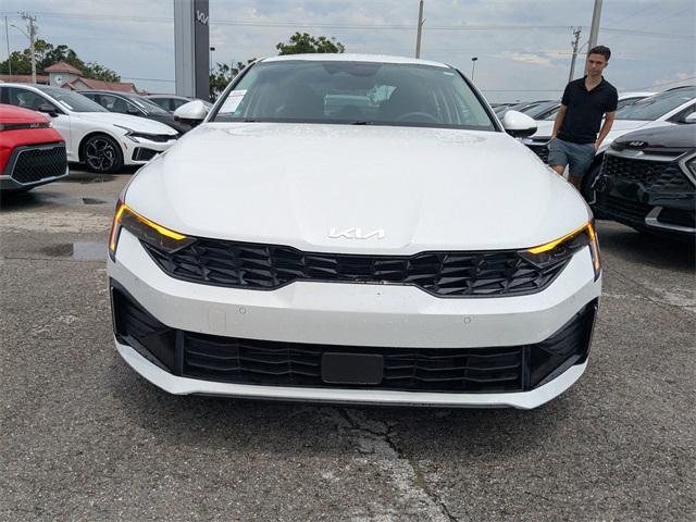 Photo of 2025 Snow White Pearl Kia K5