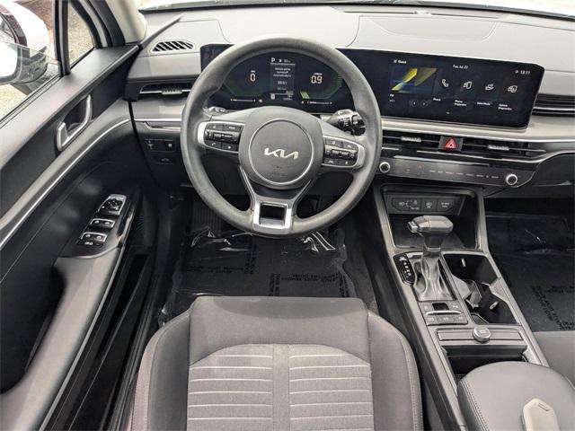 Photo of 2025 Snow White Pearl Kia K5