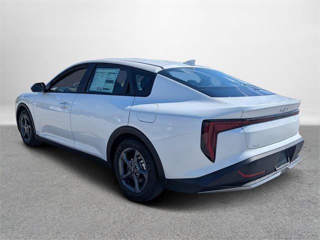 Photo of 2025 White Pearl Kia K4