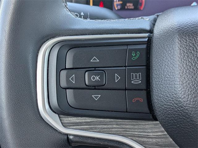 Photo of 2023 Diamond Black Crystal Pearlcoat Jeep Wagoneer