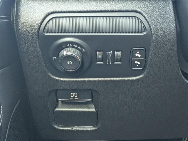 Photo of 2023 Diamond Black Crystal Pearlcoat Jeep Wagoneer