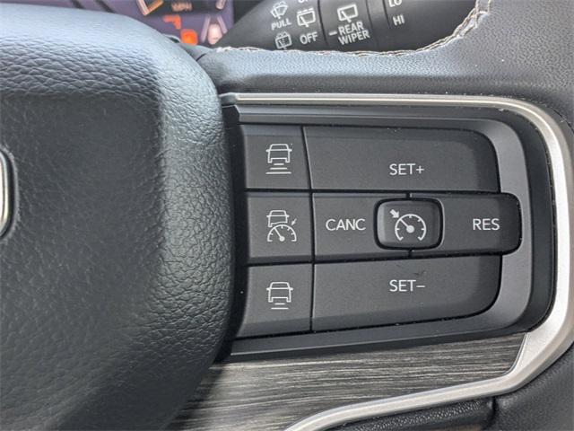 Photo of 2023 Diamond Black Crystal Pearlcoat Jeep Wagoneer
