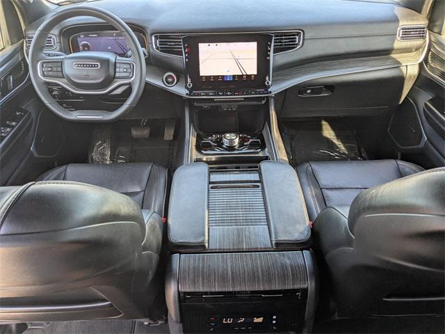 Photo of 2023 Diamond Black Crystal Pearlcoat Jeep Wagoneer