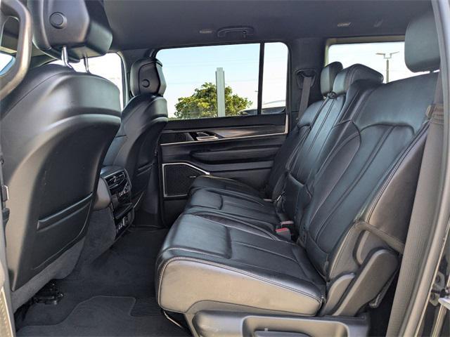 Photo of 2023 Diamond Black Crystal Pearlcoat Jeep Wagoneer
