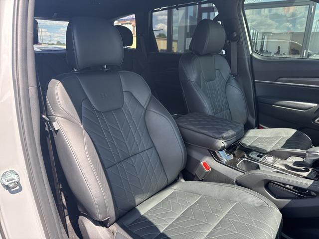 Photo of 2025 Wolf Gray Kia Telluride