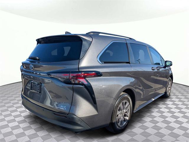 Photo of 2024 Predawn Gray Mica Toyota Sienna