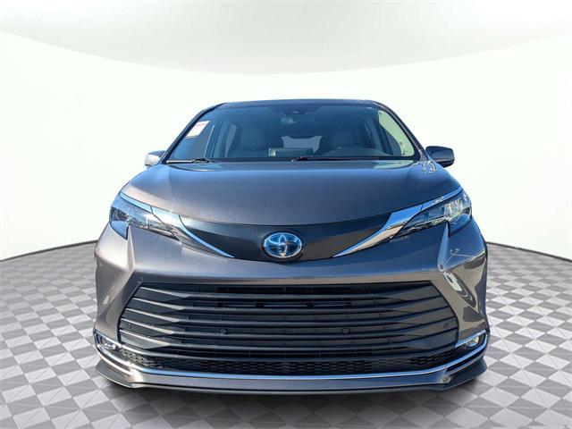 Photo of 2024 Predawn Gray Mica Toyota Sienna