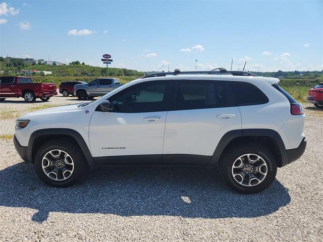 Photo of 2020 Bright White Clearcoat Jeep Cherokee