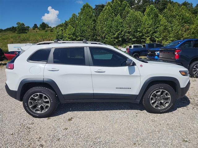 Photo of 2020 Bright White Clearcoat Jeep Cherokee