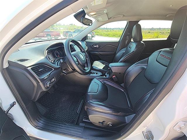 Photo of 2020 Bright White Clearcoat Jeep Cherokee