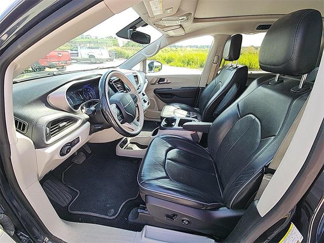 Photo of 2019 Maximum Steel Metallic Clearcoat Chrysler Pacifica