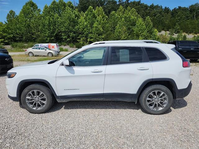 Photo of 2019 Bright White Clearcoat Jeep Cherokee