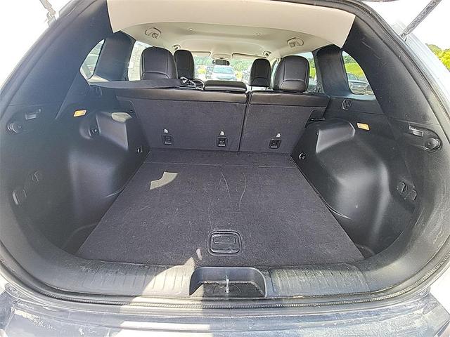 Photo of 2019 Bright White Clearcoat Jeep Cherokee