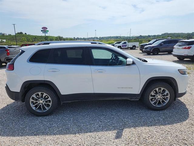 Photo of 2019 Bright White Clearcoat Jeep Cherokee