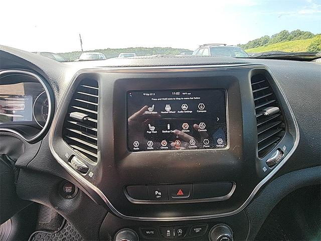 Photo of 2019 Bright White Clearcoat Jeep Cherokee