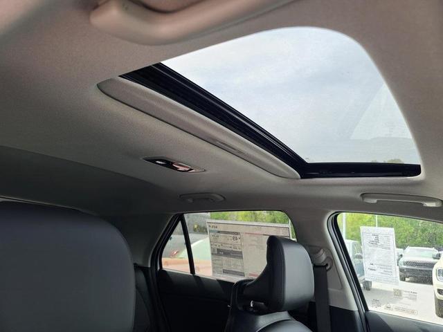 Photo of 2025 Snow White Pearl Kia Niro