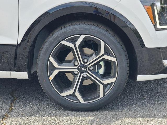 Photo of 2025 Snow White Pearl Kia Niro