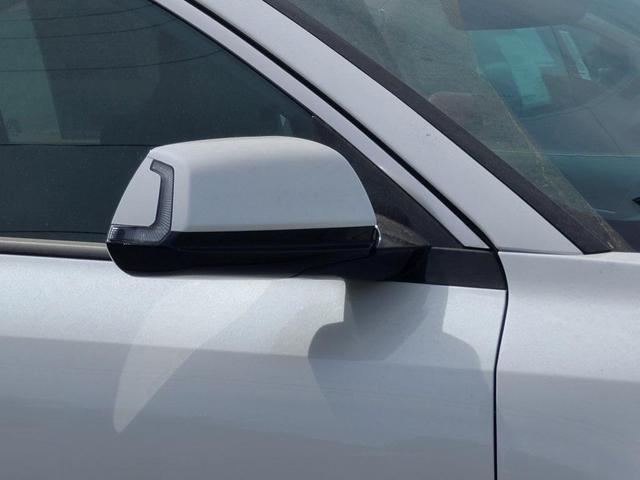 Photo of 2025 Snow White Pearl Kia Niro