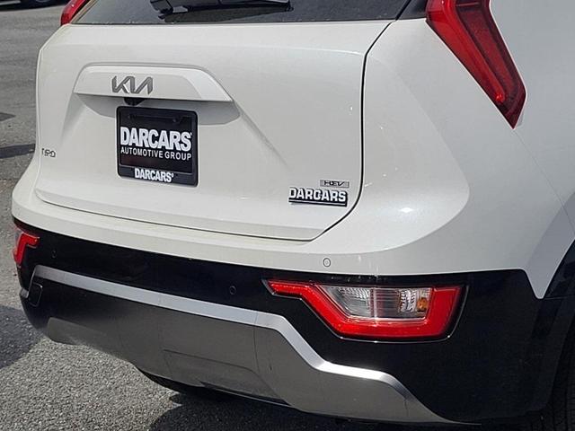Photo of 2025 Snow White Pearl Kia Niro