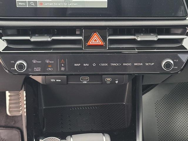 Photo of 2025 Snow White Pearl Kia Niro