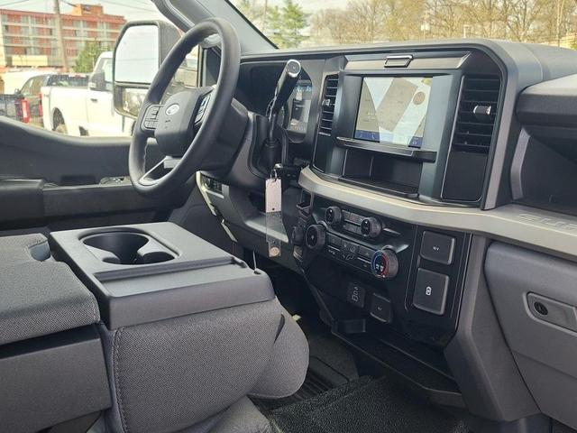 Photo of 2025 Oxford White Ford F-250