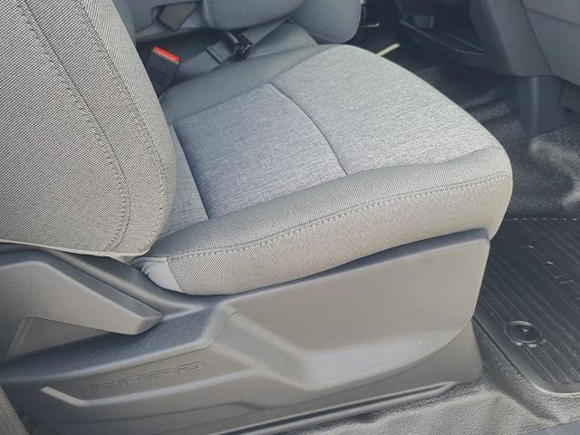 Photo of 2025 Oxford White Ford F-250