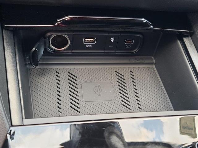 Photo of 2025 Gravity Gray Kia Sportage Hybrid