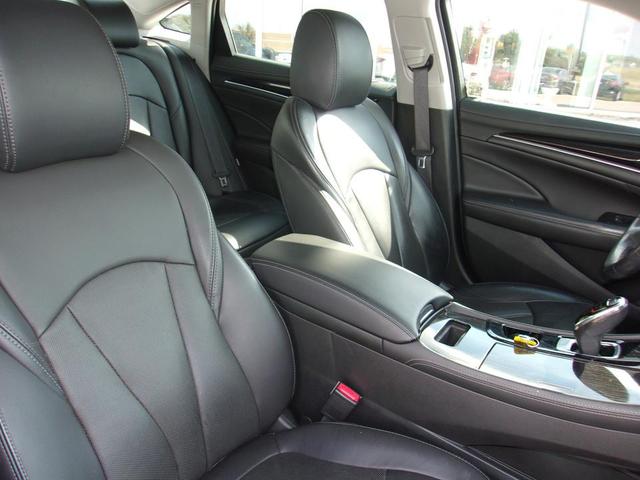 Photo of 2019 White Frost Tricoat Buick LaCrosse