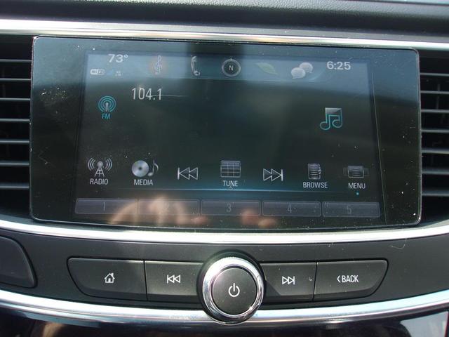 Photo of 2019 White Frost Tricoat Buick LaCrosse