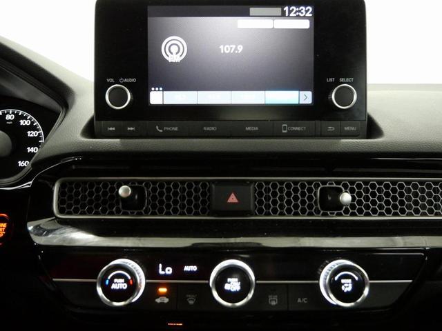 Photo of 2024 Platinum White Pearl Honda Civic