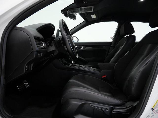 Photo of 2024 Platinum White Pearl Honda Civic