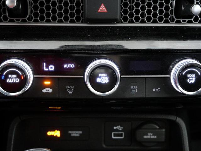 Photo of 2024 Platinum White Pearl Honda Civic