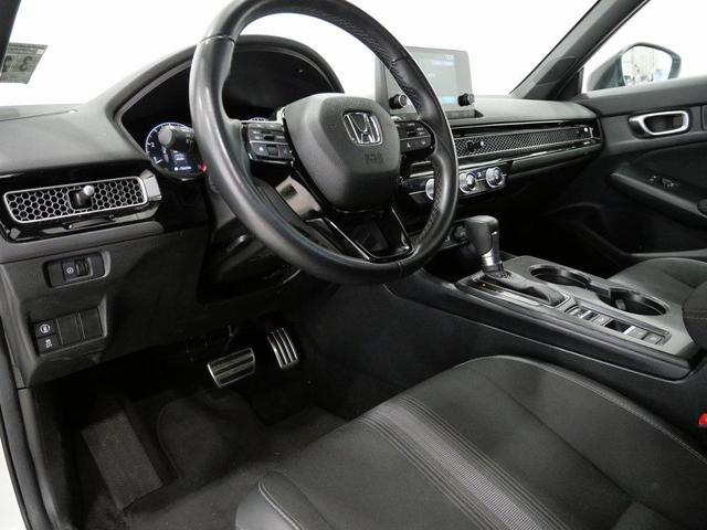 Photo of 2024 Platinum White Pearl Honda Civic